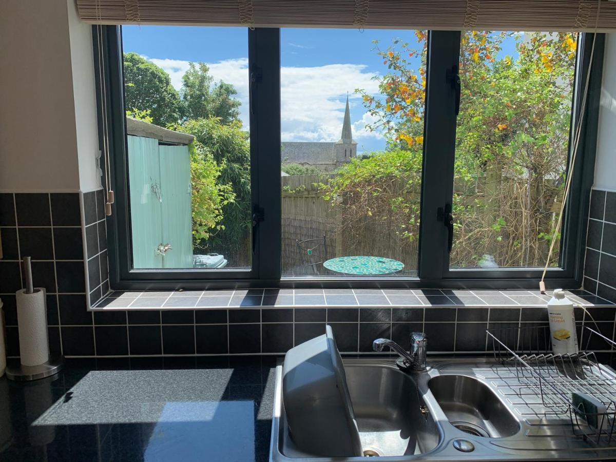 Fabulous House Very Near Charlestown Harbour セント・オーステル エクステリア 写真